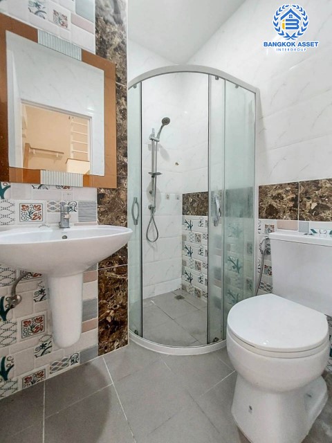 *****ทาวน์เฮ้าส์มือสองย่านเมืองทอง ม.โกลเด้นซิตี้ แจ้งวัฒนะ-เมืองทอง เนื้อที่กว้าง 19 ตร.ว. ฟังก์ชัน 4 ห้องนอน 3 ห้องน้ำ ที่จอดรถ 2 คัน ฟรี! เครื่องปรับอากาศ 4 เครื่อง ลงเสาเข็ม ต่อเติมพร้อมเข้าอยู่ได้ทันที ทำเลเดินทางสะดวก ใกล้รถไฟฟ้าสายสีชมพู "สถานีปากเกร็ด" และจุดขึ้นทางด่วน "อุดรรัถยา" จองเลย!